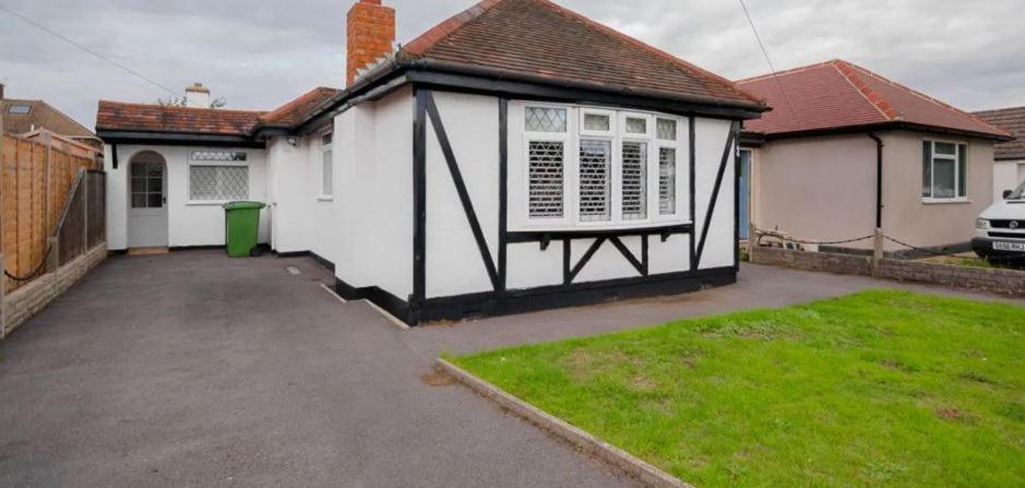 Staines-upon-Thames A Bright And Spacious Gem מראה חיצוני תמונה