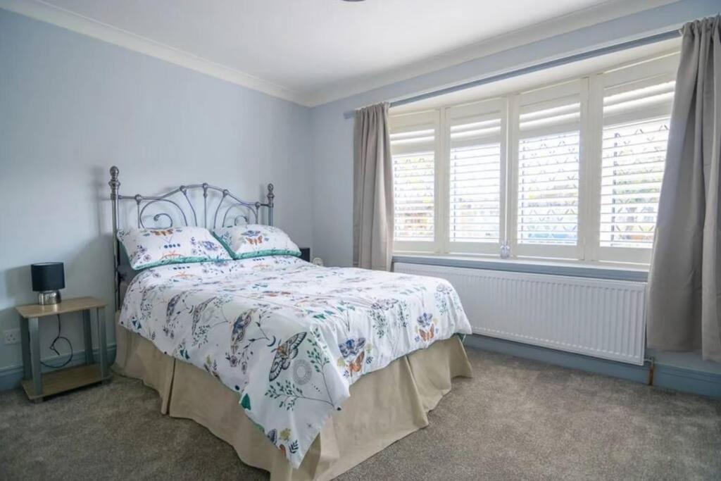 Staines-upon-Thames A Bright And Spacious Gem מראה חיצוני תמונה