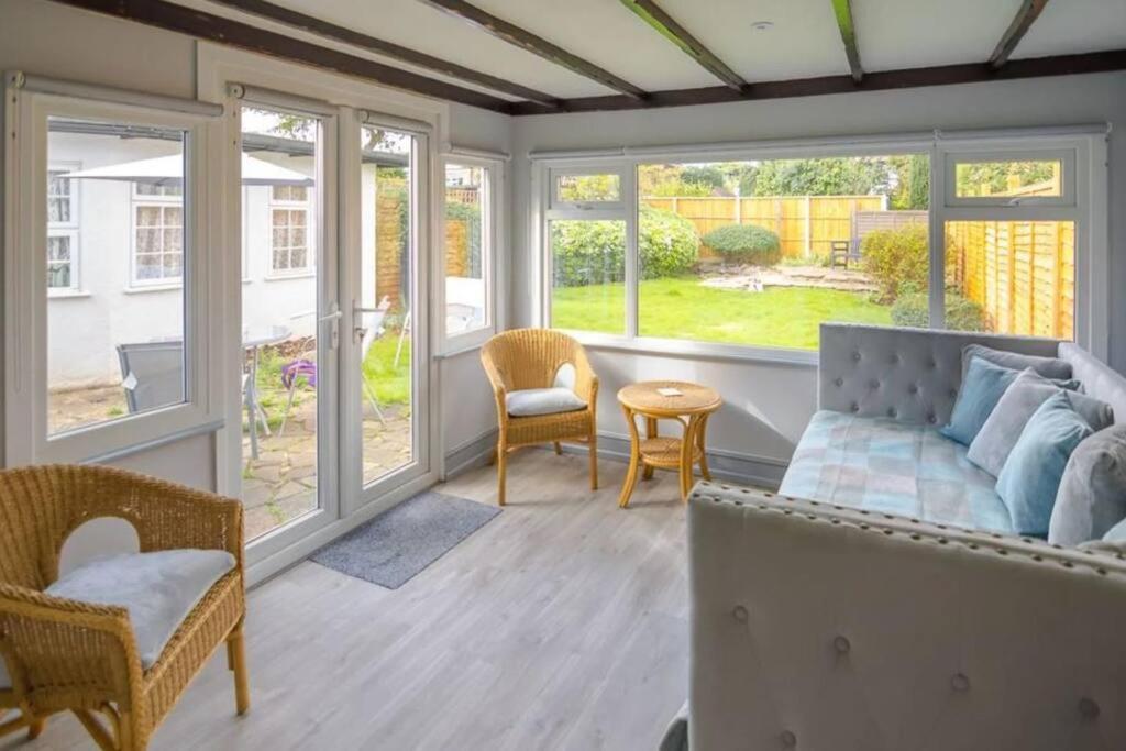 Staines-upon-Thames A Bright And Spacious Gem מראה חיצוני תמונה