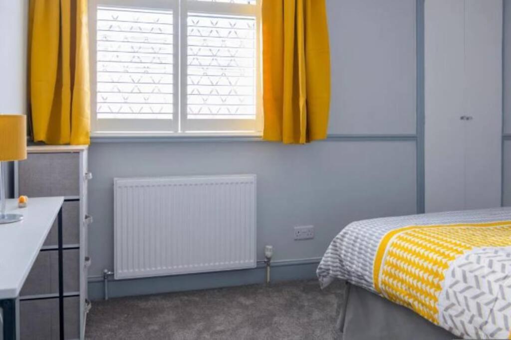 Staines-upon-Thames A Bright And Spacious Gem מראה חיצוני תמונה
