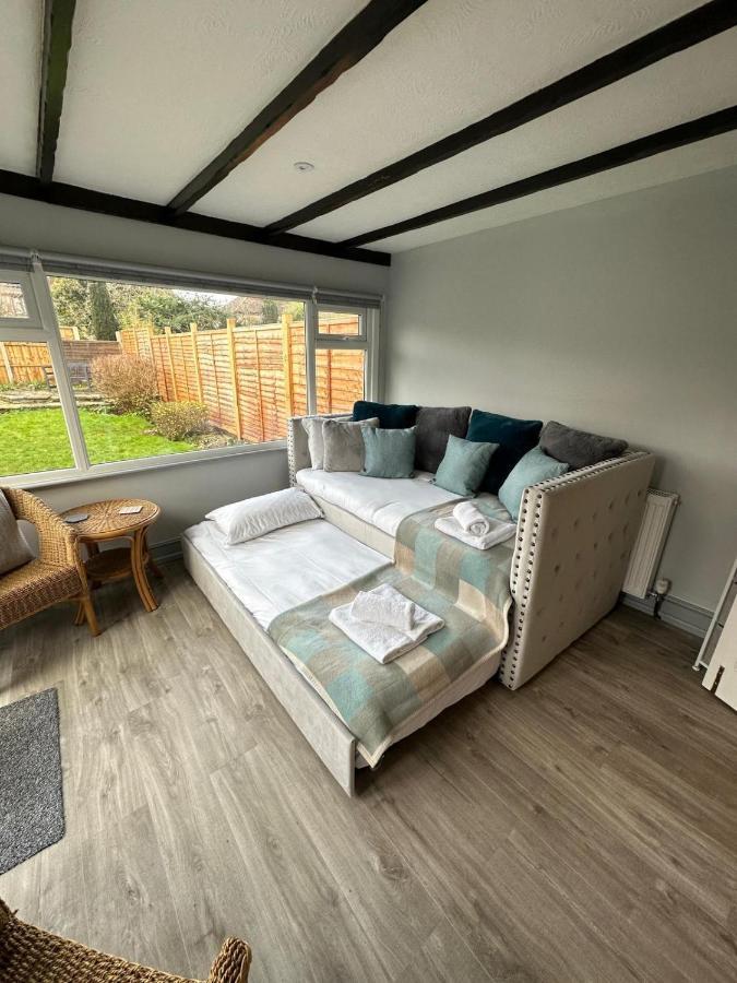 Staines-upon-Thames A Bright And Spacious Gem מראה חיצוני תמונה